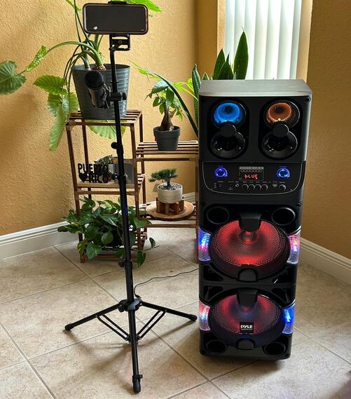 Kareoke Sound machine bocina with display microphone stand fiestas small aparty birthdays cumpleanos eventos